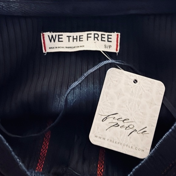 Free People We The Free Daria Cuff Cardi Size Small Black With Red Hearts NEW - Picture 10 of 14